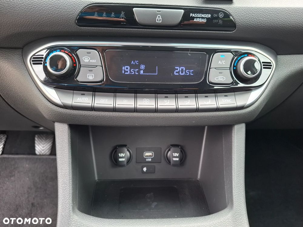Hyundai i30 Kombi 1.5 T-GDI 48V-Hybrid Intro - 23