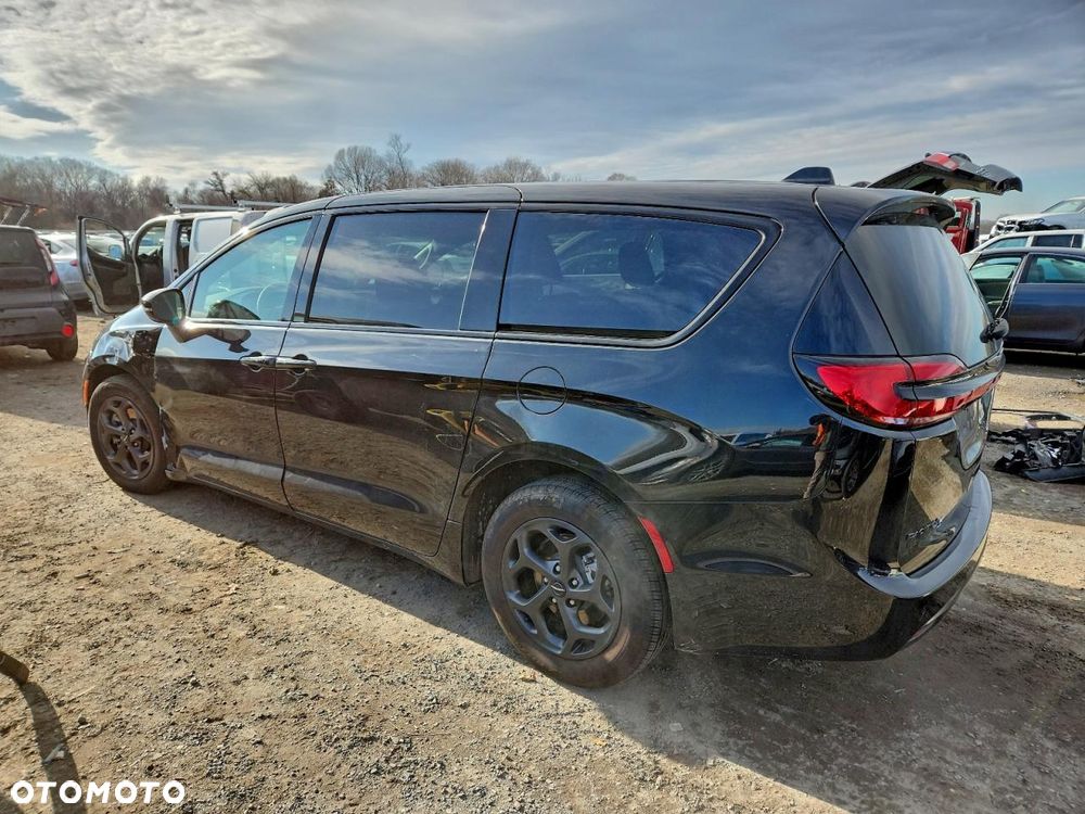 Chrysler Pacifica - 26