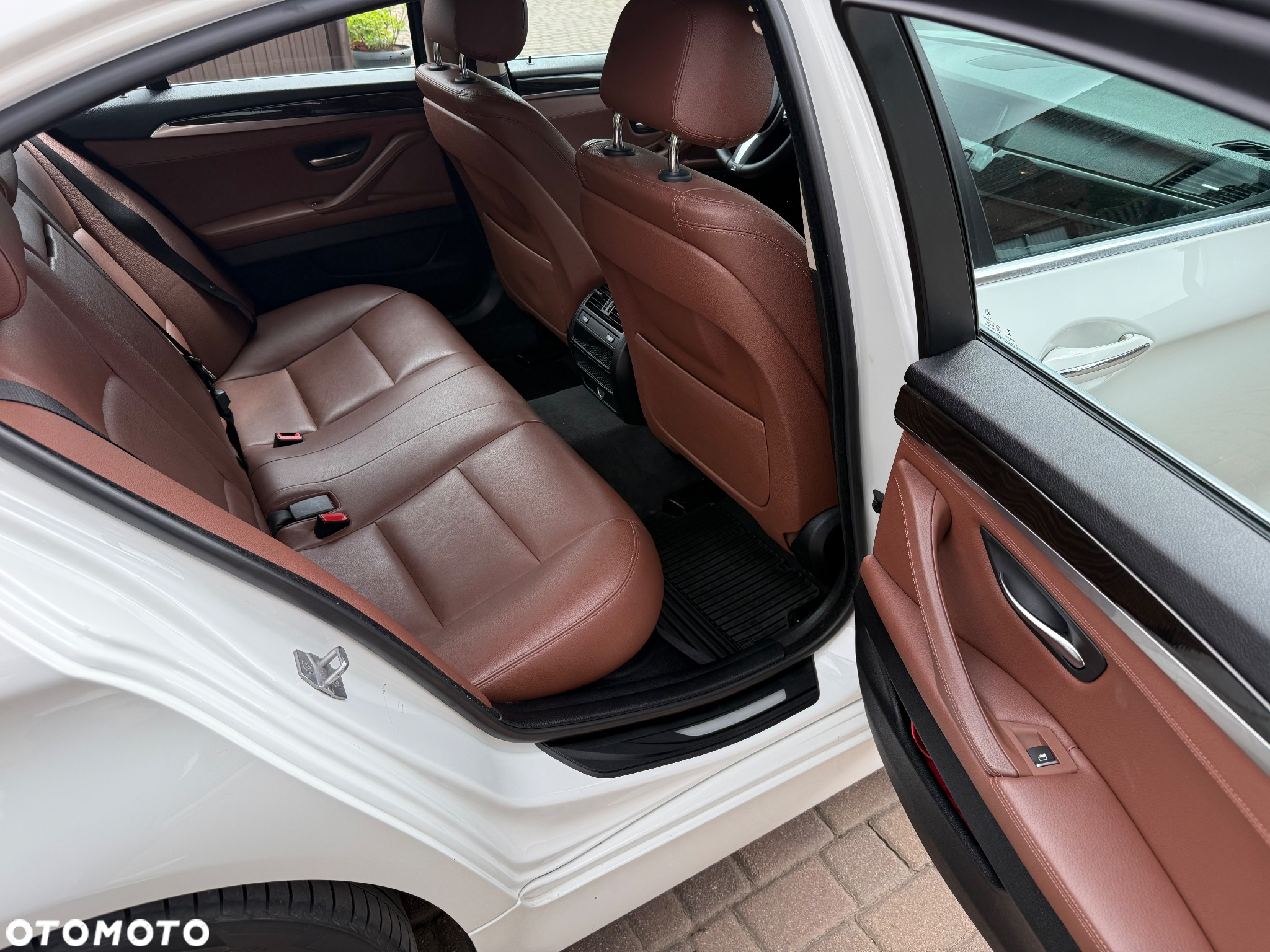 BMW Seria 5 528i xDrive - 11