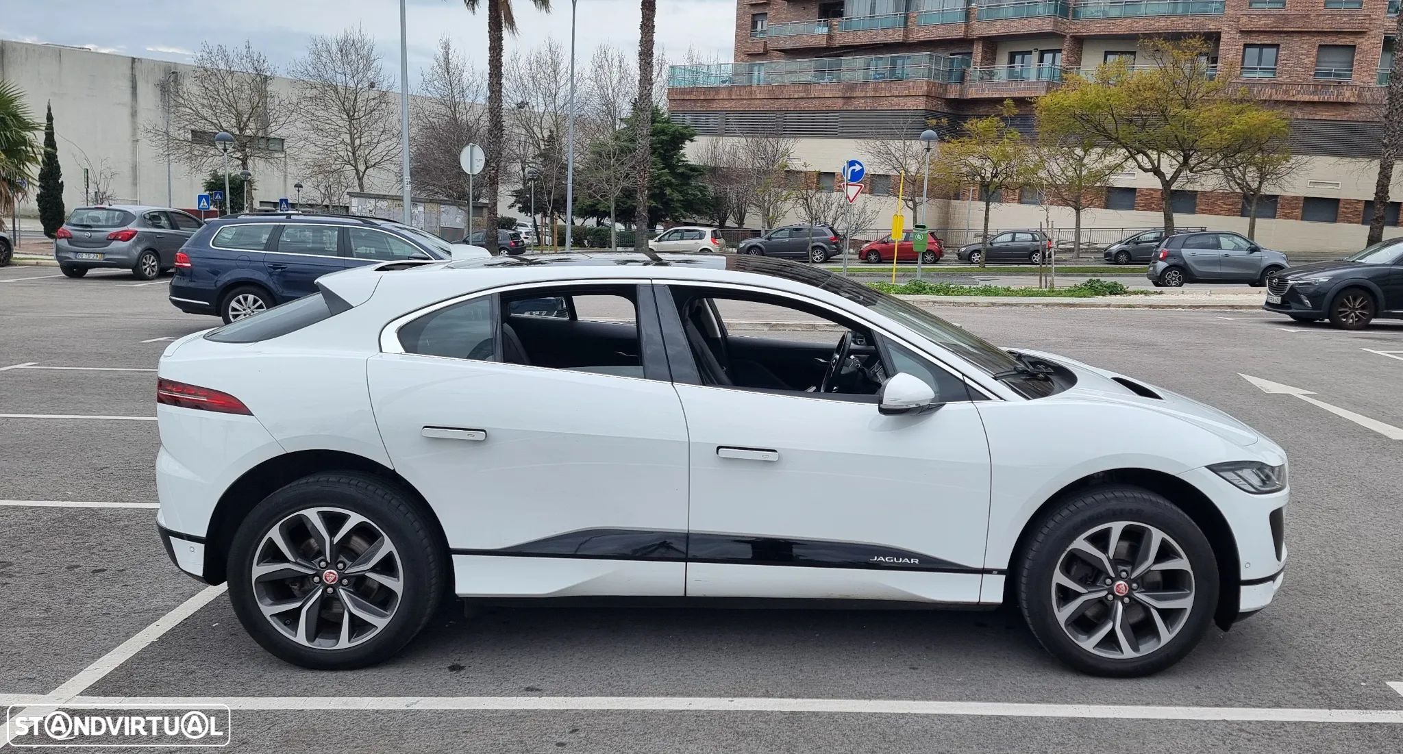 Jaguar I-Pace EV400 AWD S - 1