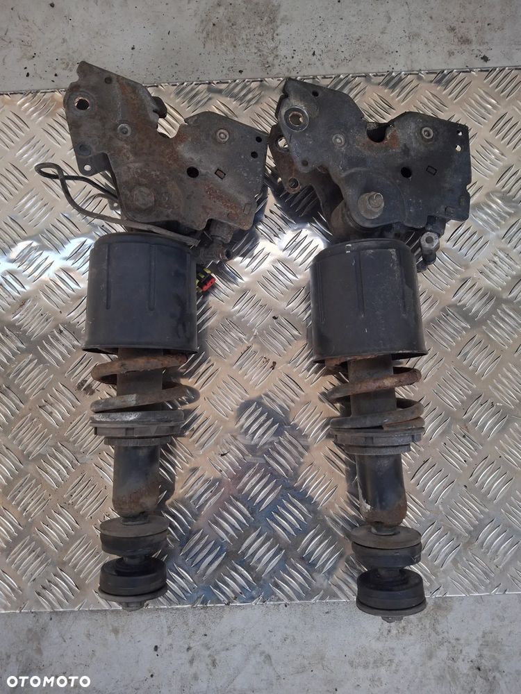 AMORTYZATOR KABINY WRAZ ZAMKIEM  DAF CF 400 XF 106 EURO 6 - 1