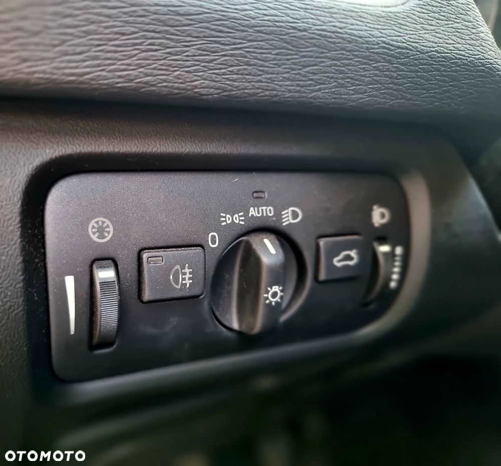 Volvo V40 D2 Kinetic - 8