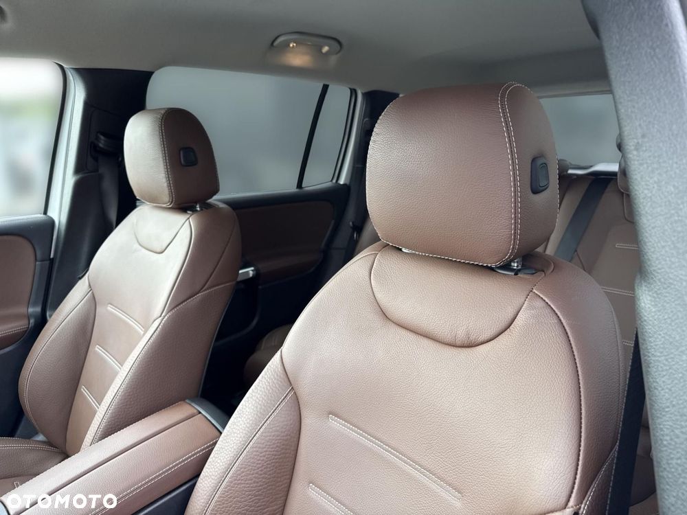Mercedes-Benz GLB - 13