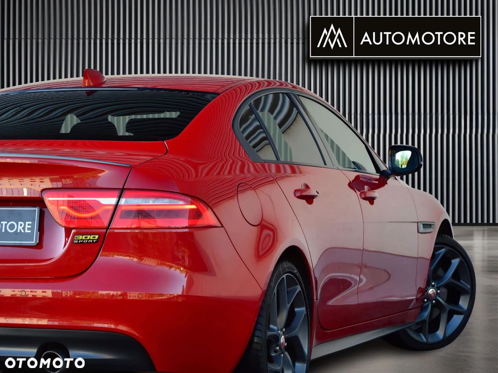 Jaguar XE 2.0 T AWD 300 Sport - 10