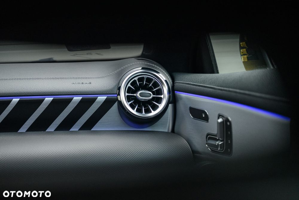 Mercedes-Benz CLA - 21