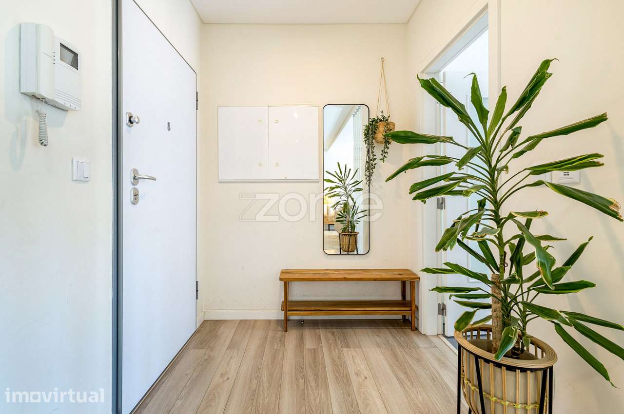 T3 com varanda de 50 m², box para 4 carros e arrecadação - Grande imagem: 2/31