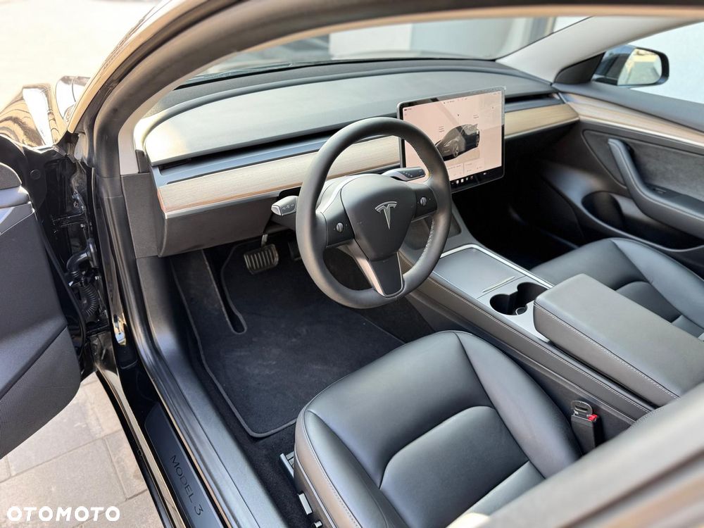 Tesla Model 3 - 6