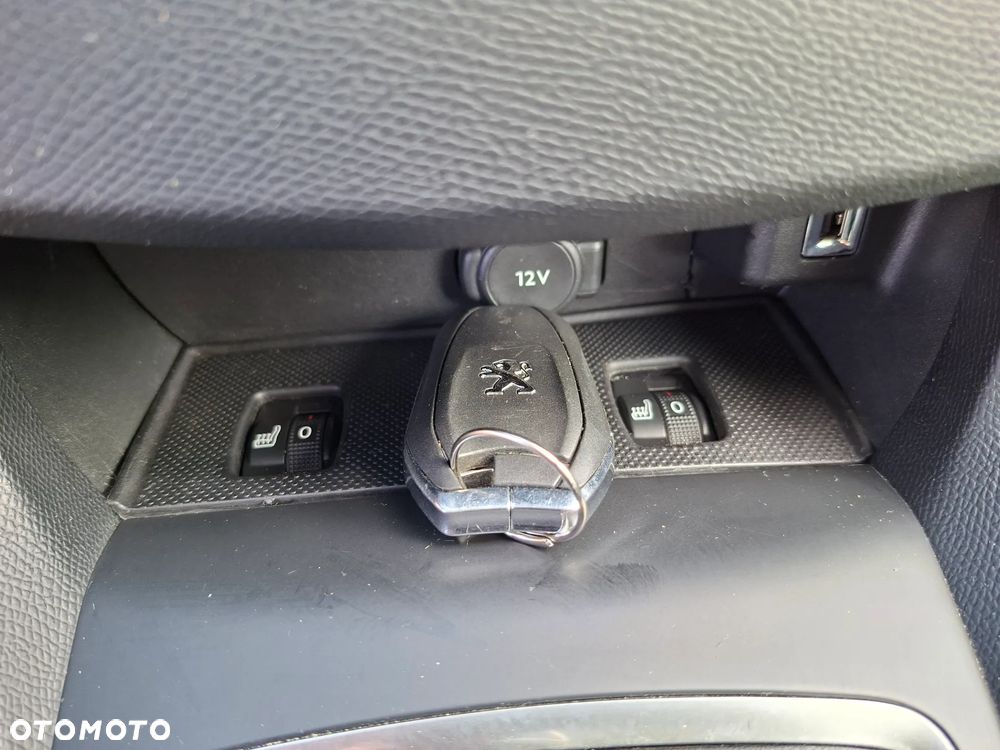 Peugeot 308 1.6 BlueHDi Allure S&S - 15