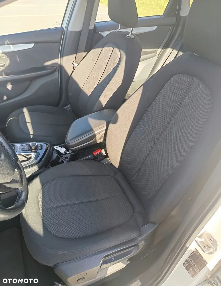 BMW Seria 2 218d - 14