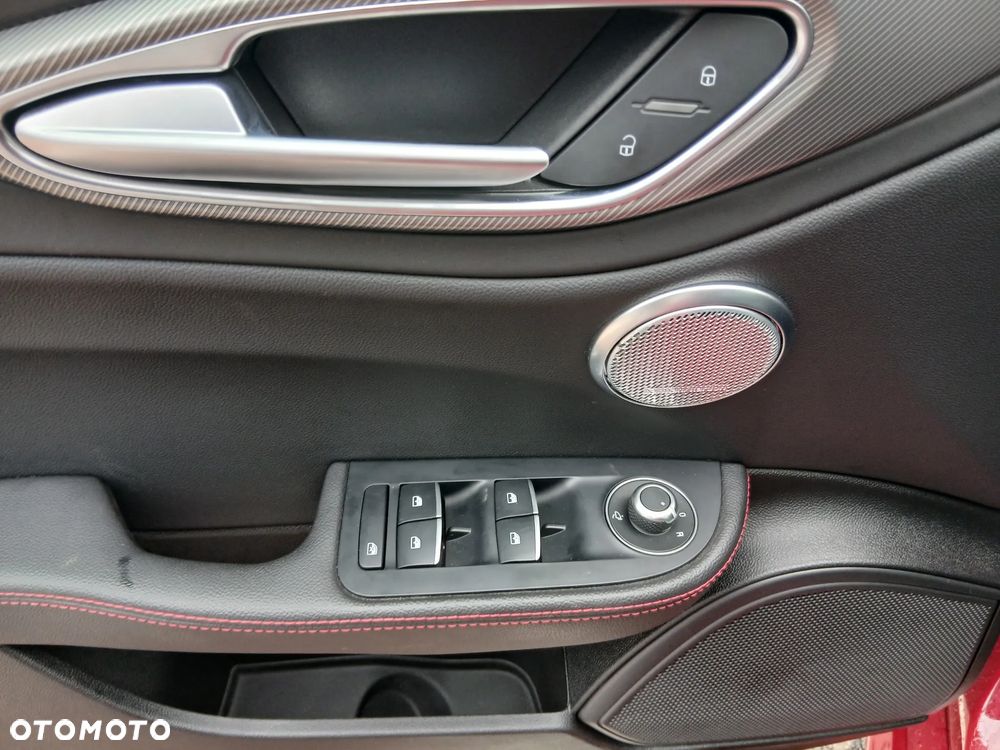 Alfa Romeo Giulia 2.0 Turbo Tributo Italiano Q4 - 17