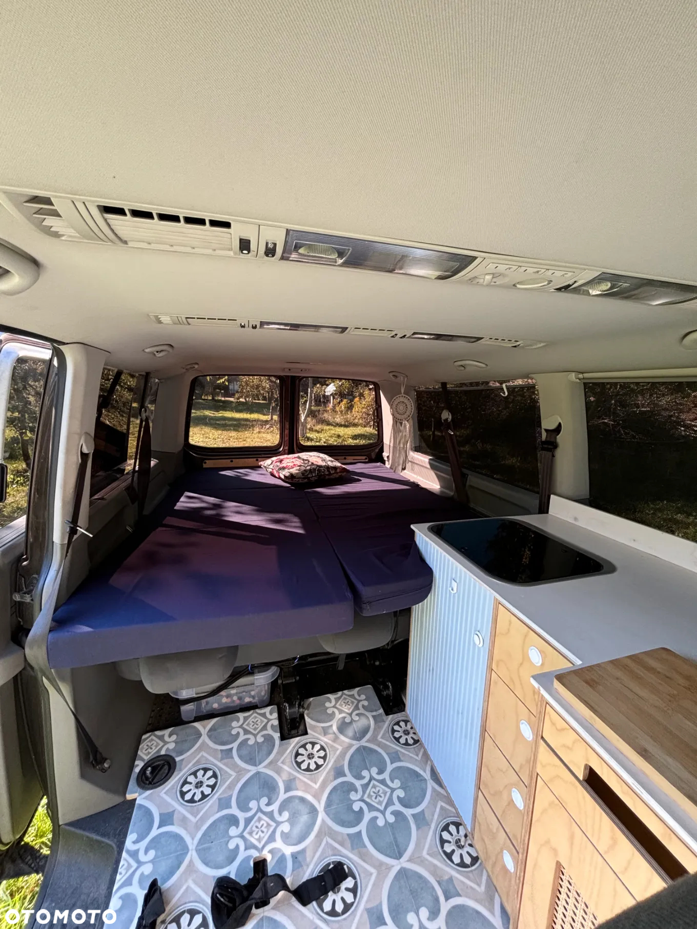 Volkswagen Caravelle - 15