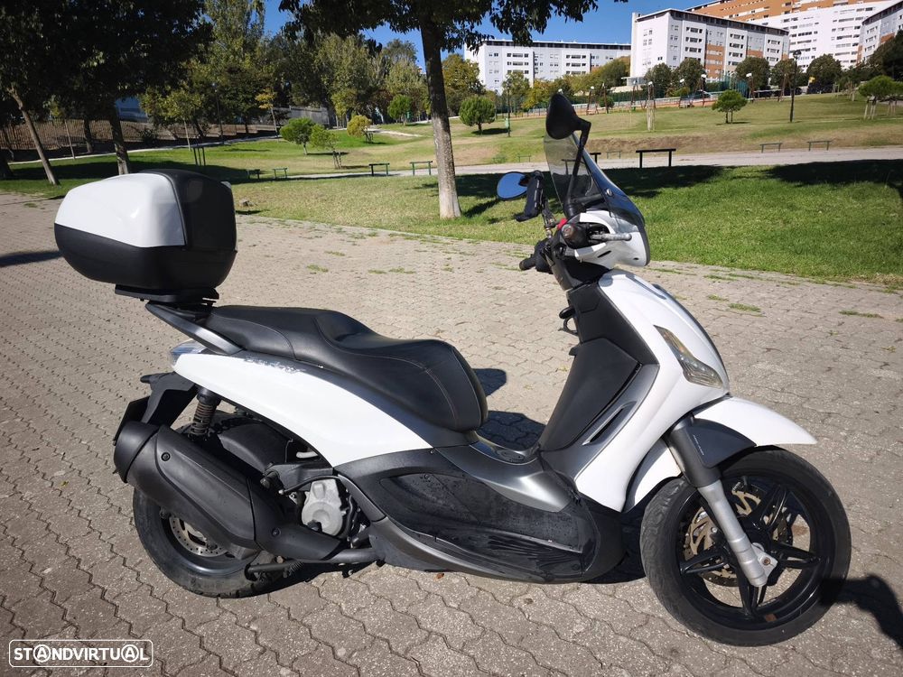 Piaggio Beverly 350 - 1