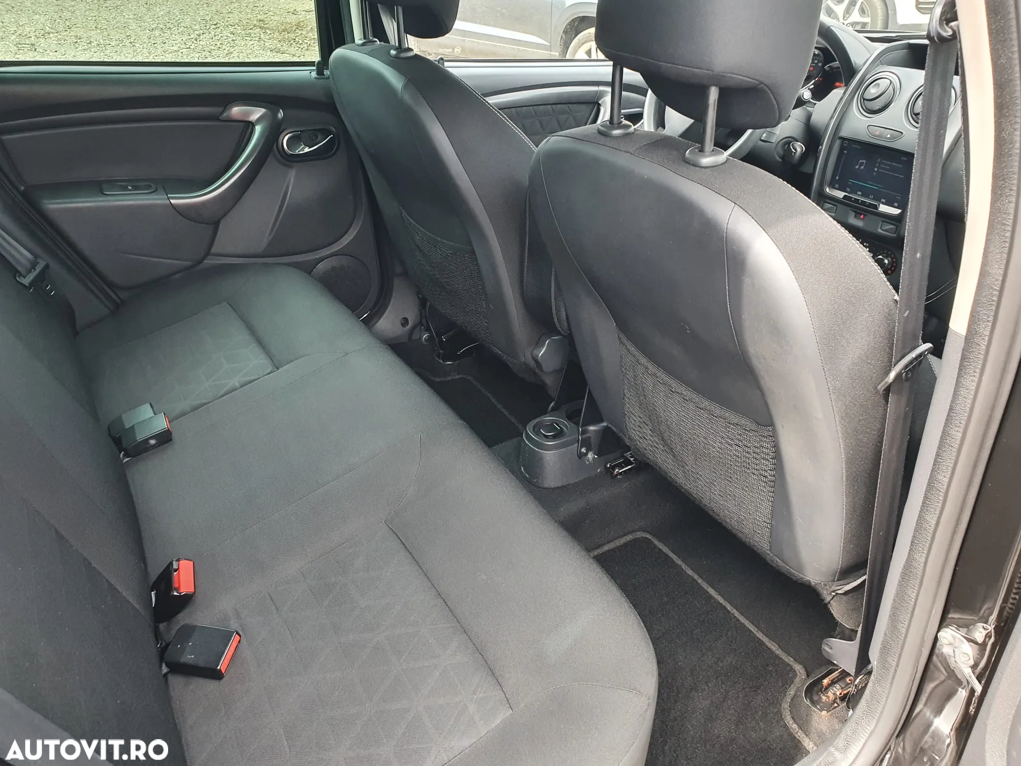 Dacia Duster 1.6 4x2 Laureate - 8