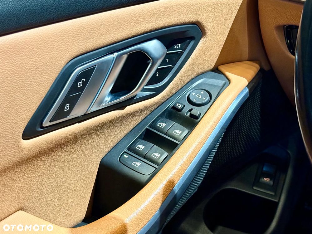 BMW Seria 3 318i M Sport - 17