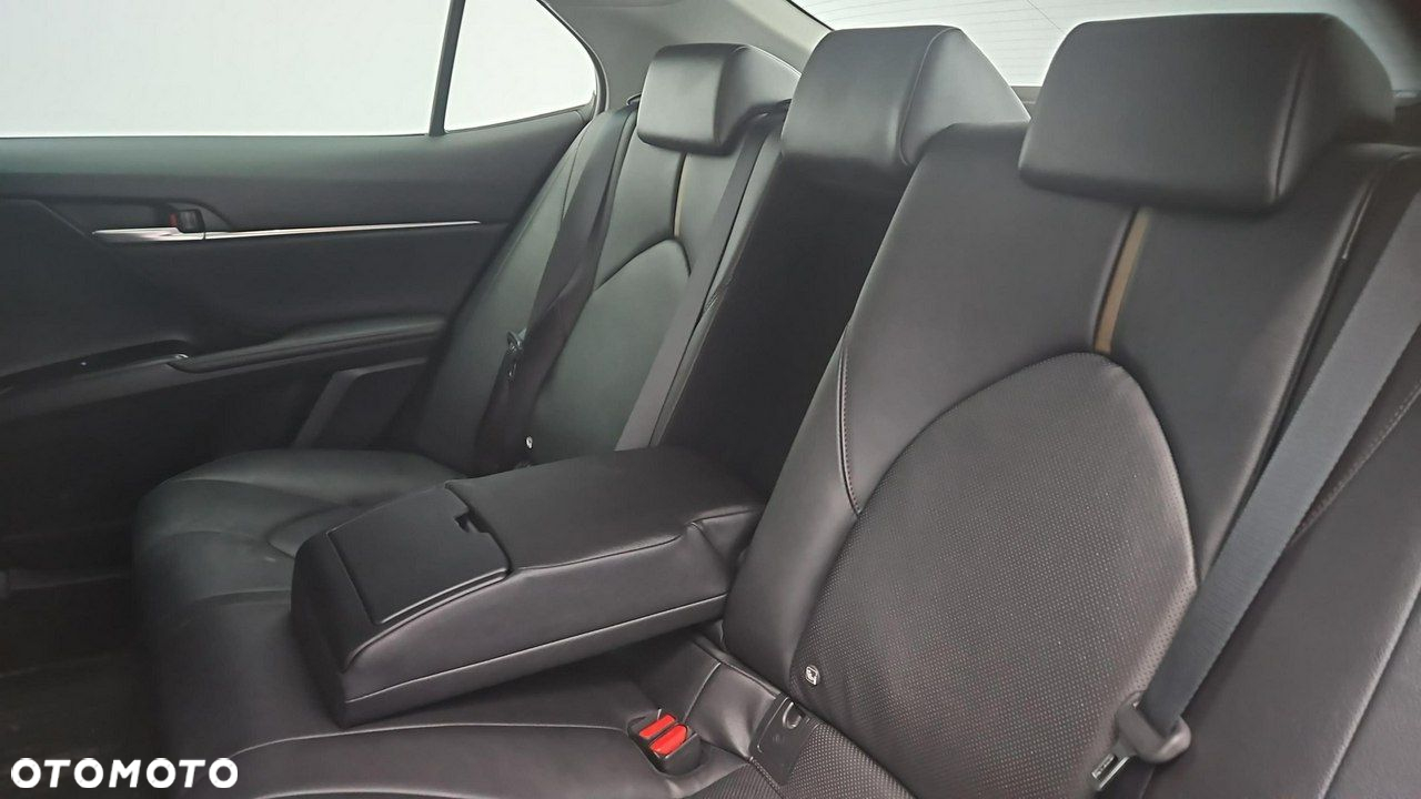 Toyota Camry - 16