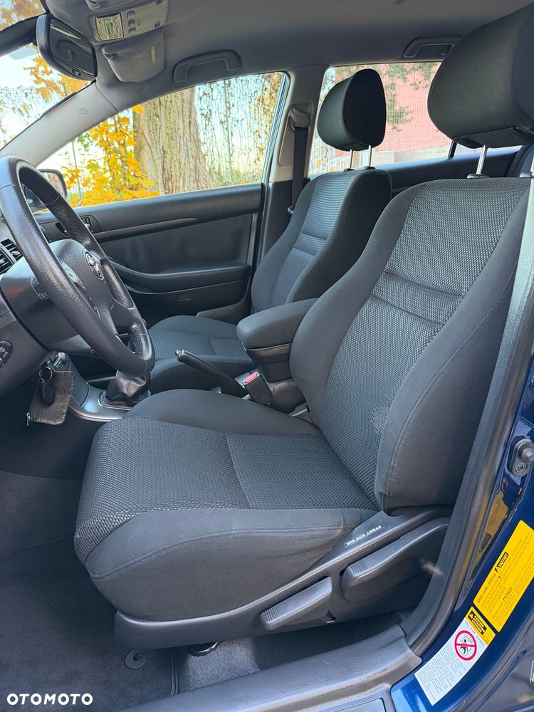Toyota Avensis - 15