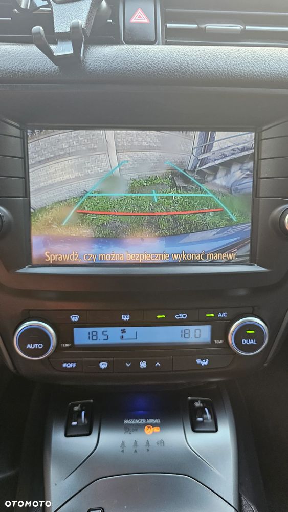 Toyota Avensis 1.8 Premium MS - 11