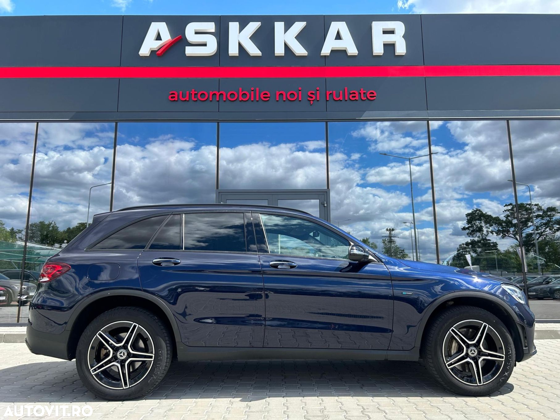 Mercedes-Benz GLC 300 e 4Matic 9G-TRONIC AMG Line - 4