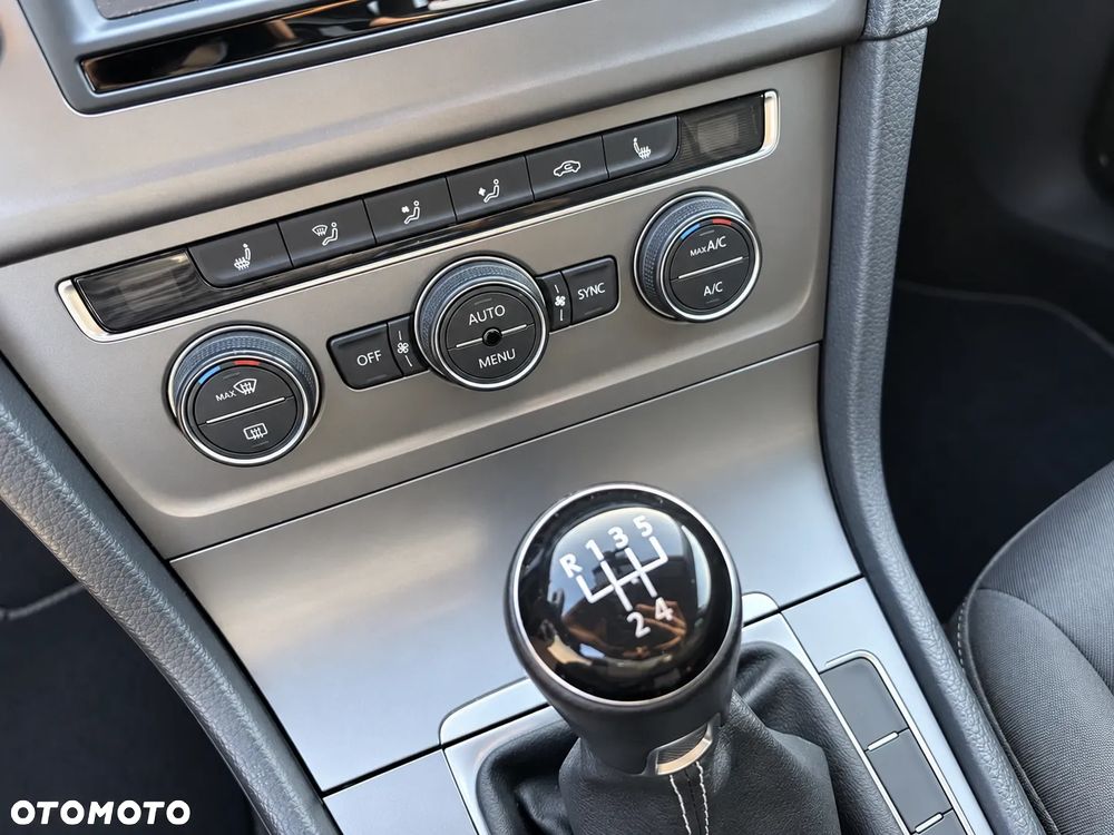 Volkswagen Golf - 31