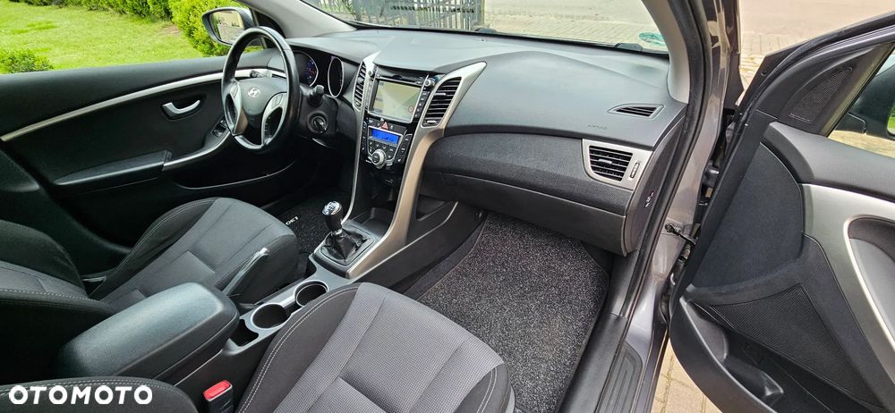 Hyundai i30 blue Kombi 1.6 CRDi Classic Navigation - 12