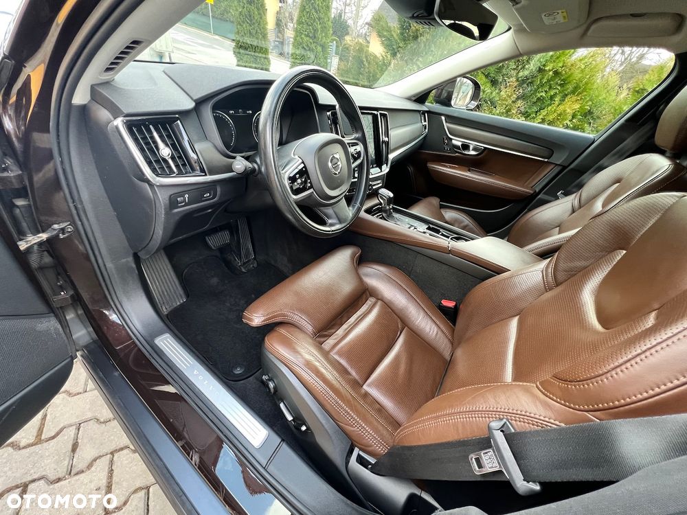 Volvo V90 Cross Country - 1