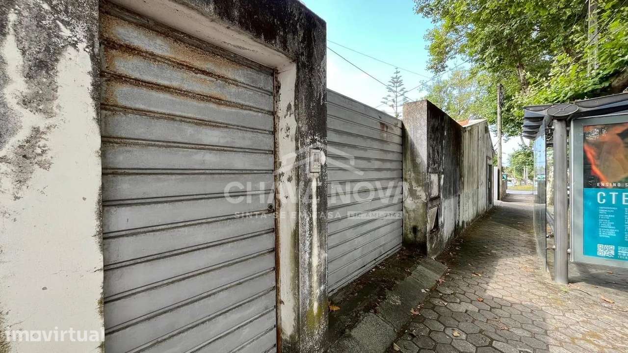 Espaço Comercial e Moradia Térrea a 5 Minutos da Praia de Francelos - Grande imagem: 2/9