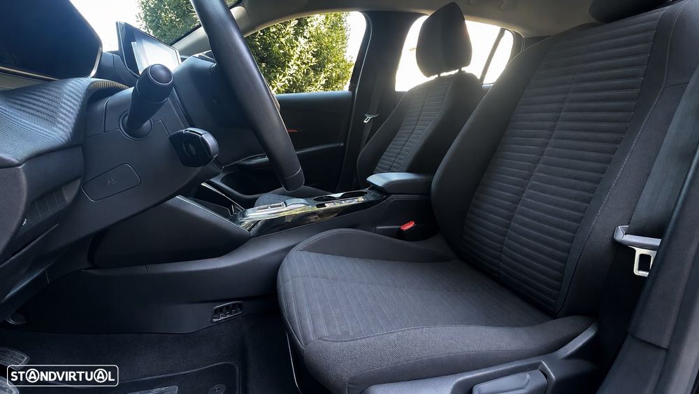 Peugeot e-208 - 11