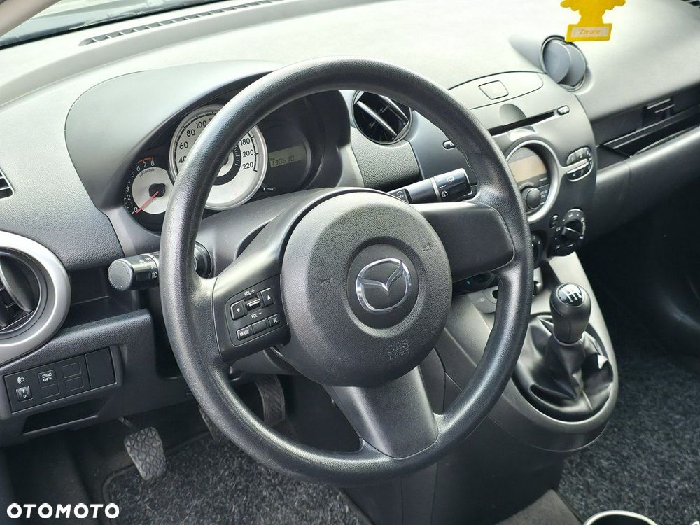 Mazda 2 - 10