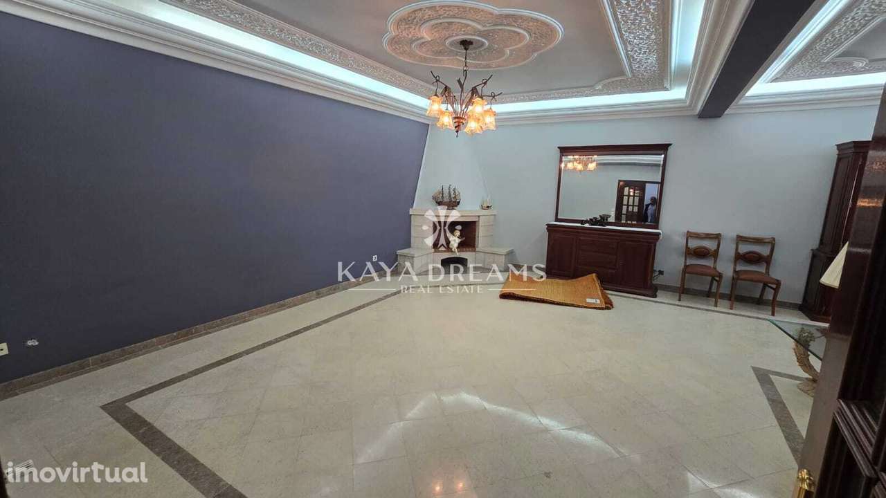 PRÉDIO COMPOSTO POR 4 PISOS EM EXCELENTE ESTADO, CAMARATE, LOURES - Grande imagem: 2/24