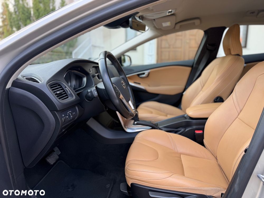 Volvo V40 Cross Country T3 Drive-E Dynamic Edition - 14