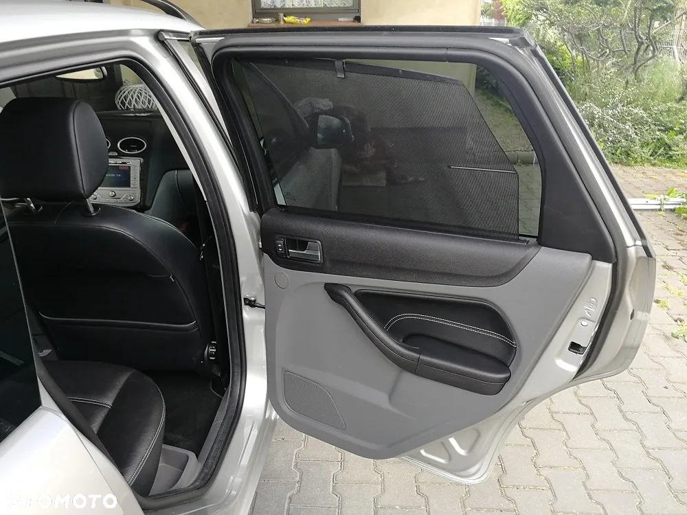 Ford Focus 1.6 Ghia - 21
