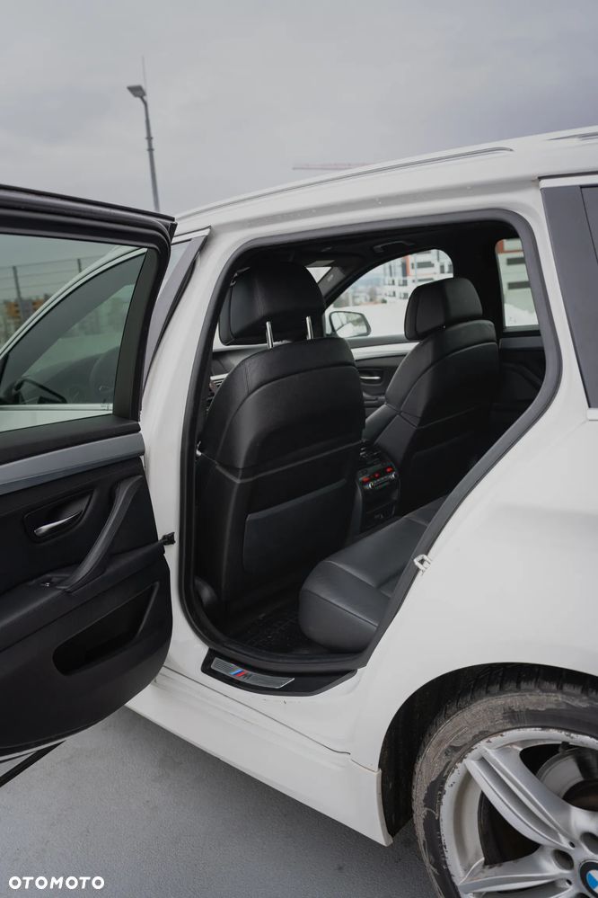 BMW Seria 5 520d xDrive - 28