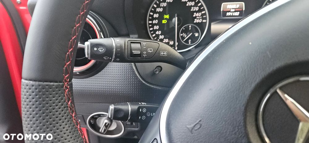 Mercedes-Benz Klasa A 180 (BlueEFFICIENCY) AMG Sport - 32