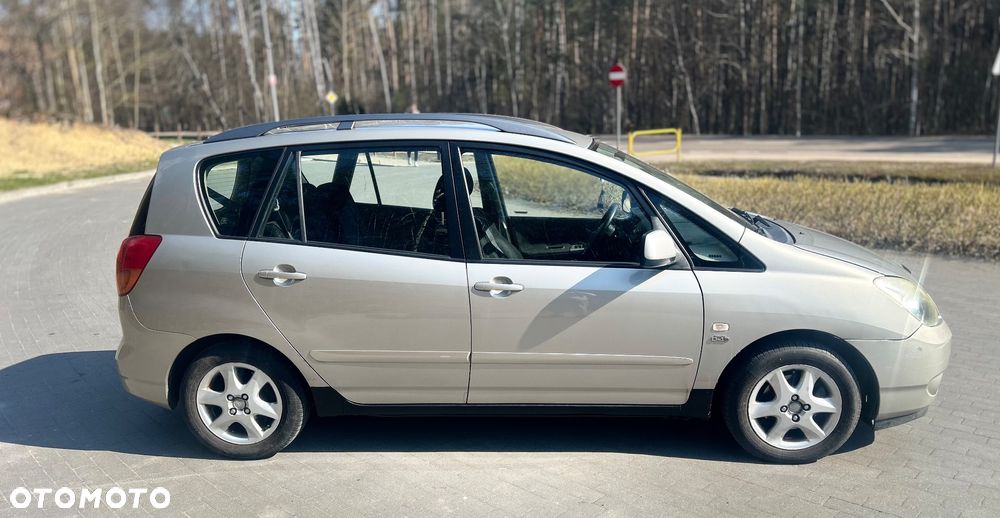 Toyota Corolla Verso 2.0 D-4D - 4