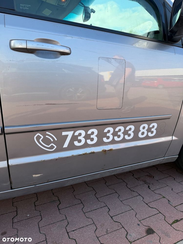 Dodge Grand Caravan - 12
