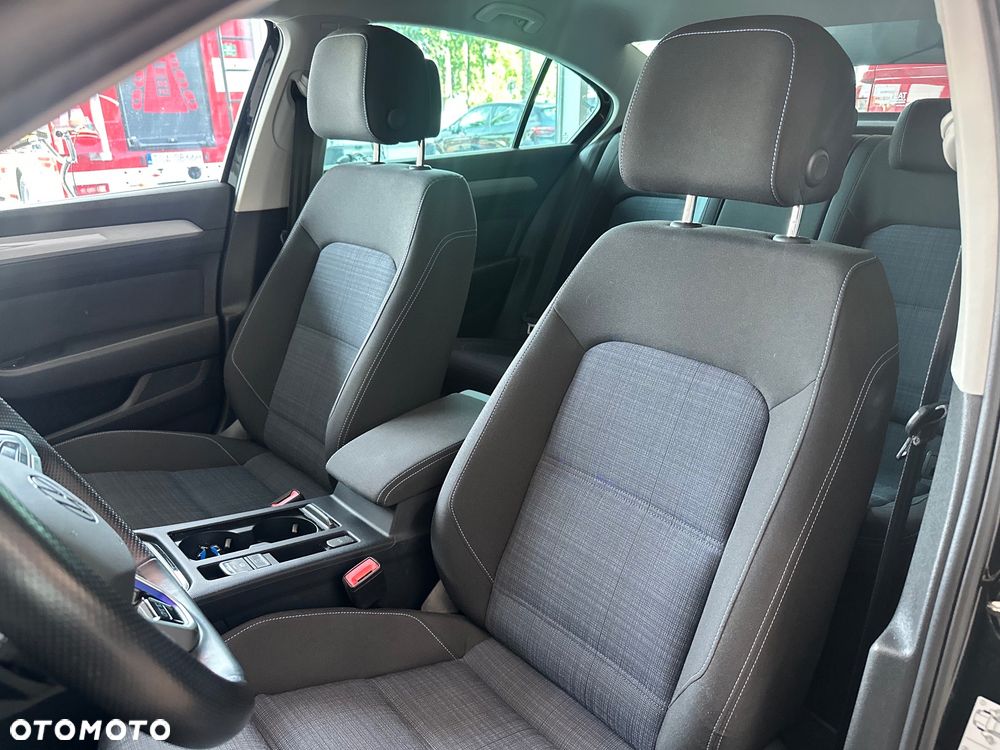 Volkswagen Passat - 9