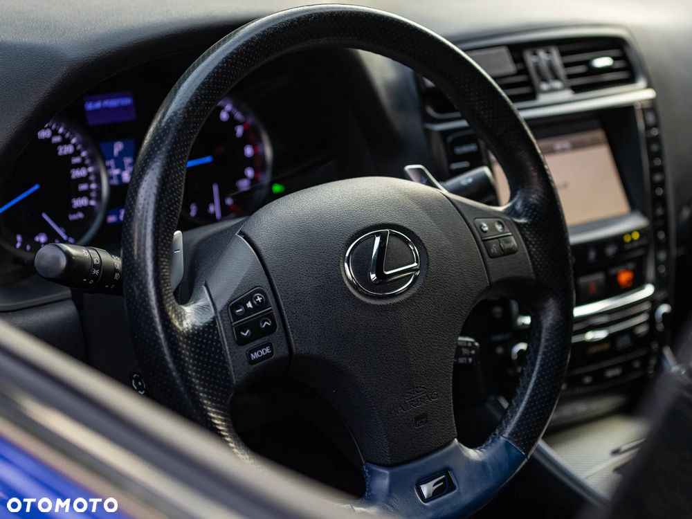 Lexus IS - 32