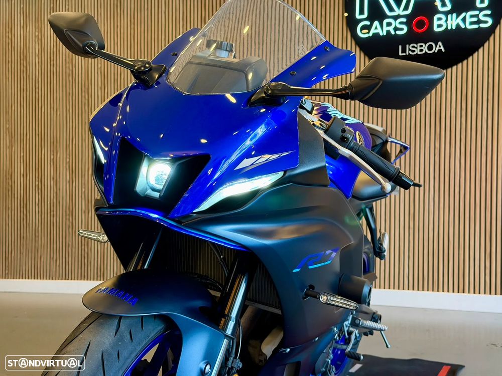 Yamaha YZF R7 - 27