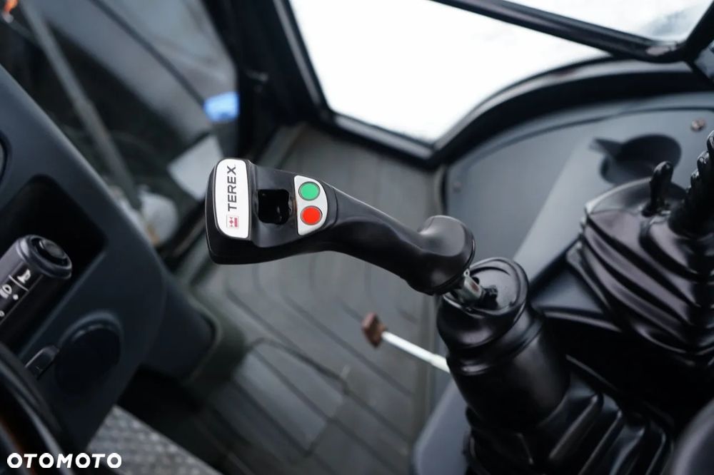 Terex TLB 990 /  KOPARKO-ŁADOWARKA / KOMPLET ŁYŻEK /  3 300  MTH / - 32