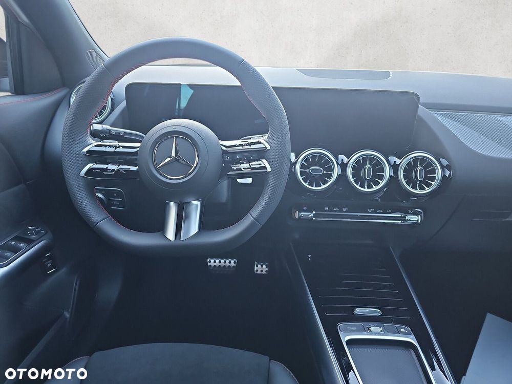 Mercedes-Benz GLA - 13