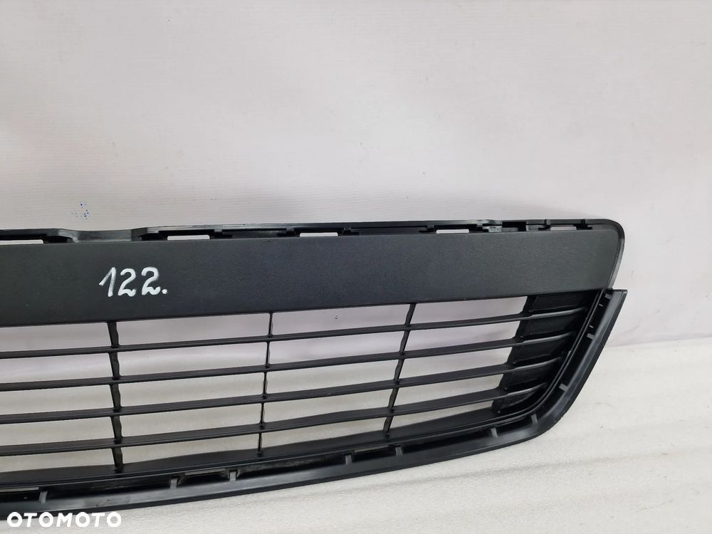 TOYOTA YARIS III 3 11- KRATKA ŚRODKOWA ZDERZAKA PRZEDNIEGO PRZÓD , NR 53112-0D210 , NR AUKCJI KR122 - 4
