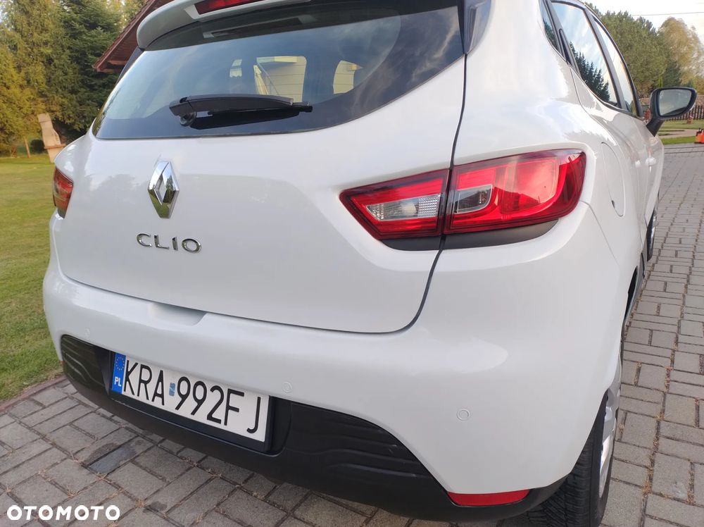 Renault Clio 1.2 16V 75 Life - 11