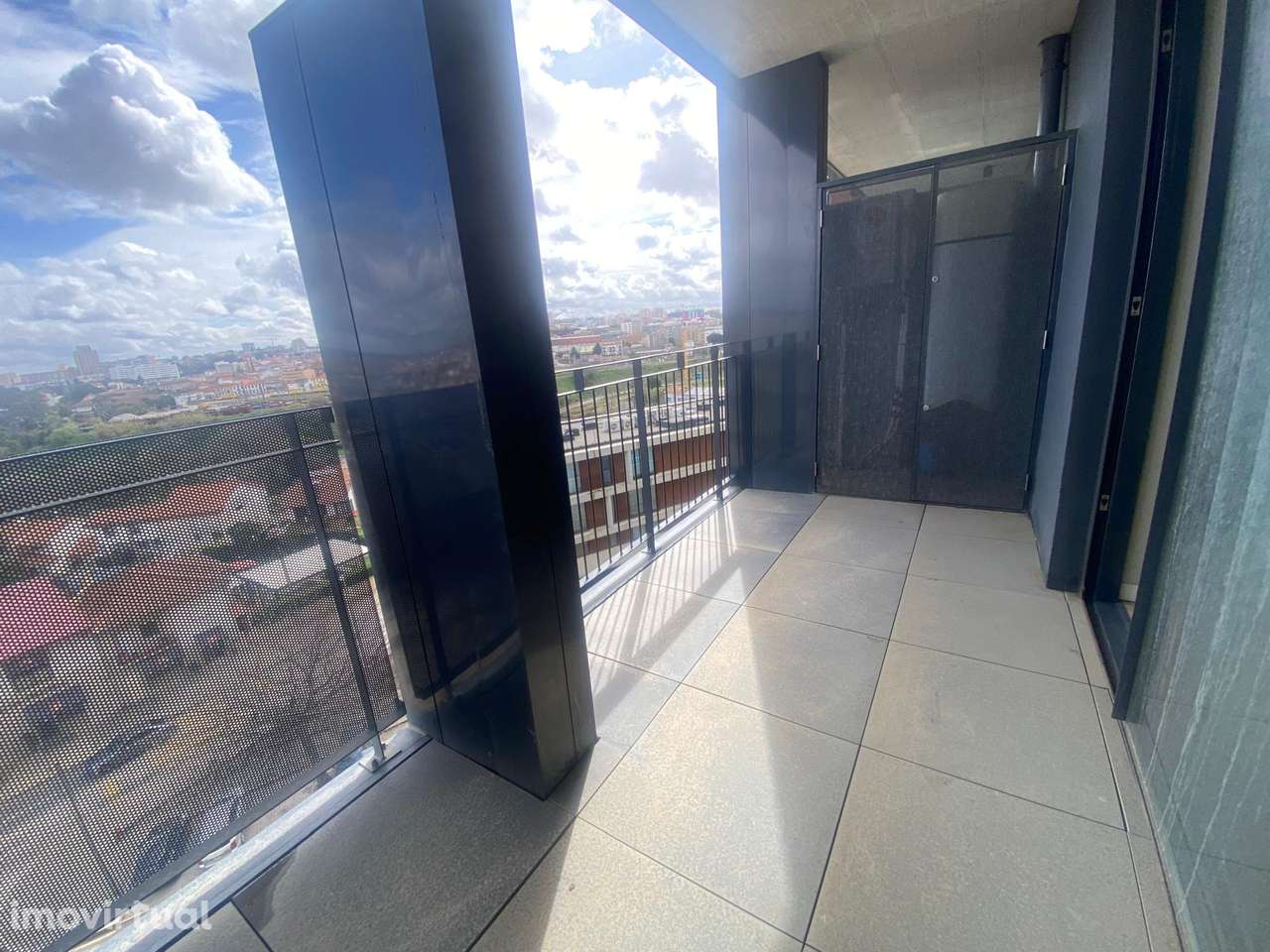 T0 com Varanda e Vista Douro,  com Garagem  e Condomínio com Piscina - Grande imagem: 4/22