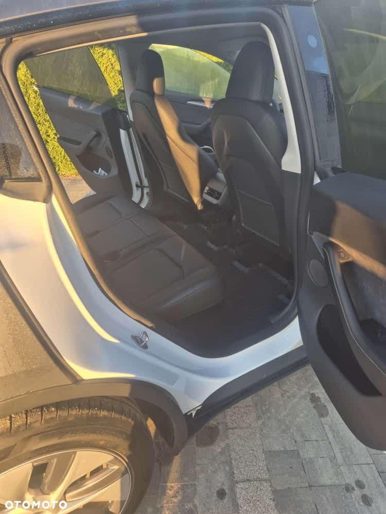 Tesla Y Long Range AWD - 10