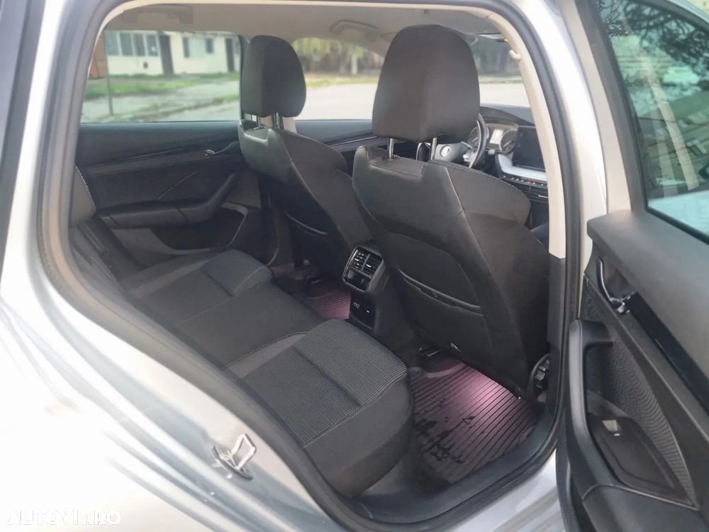 Skoda Octavia Combi Diesel 2.0 TDI DSG Ambition - 10