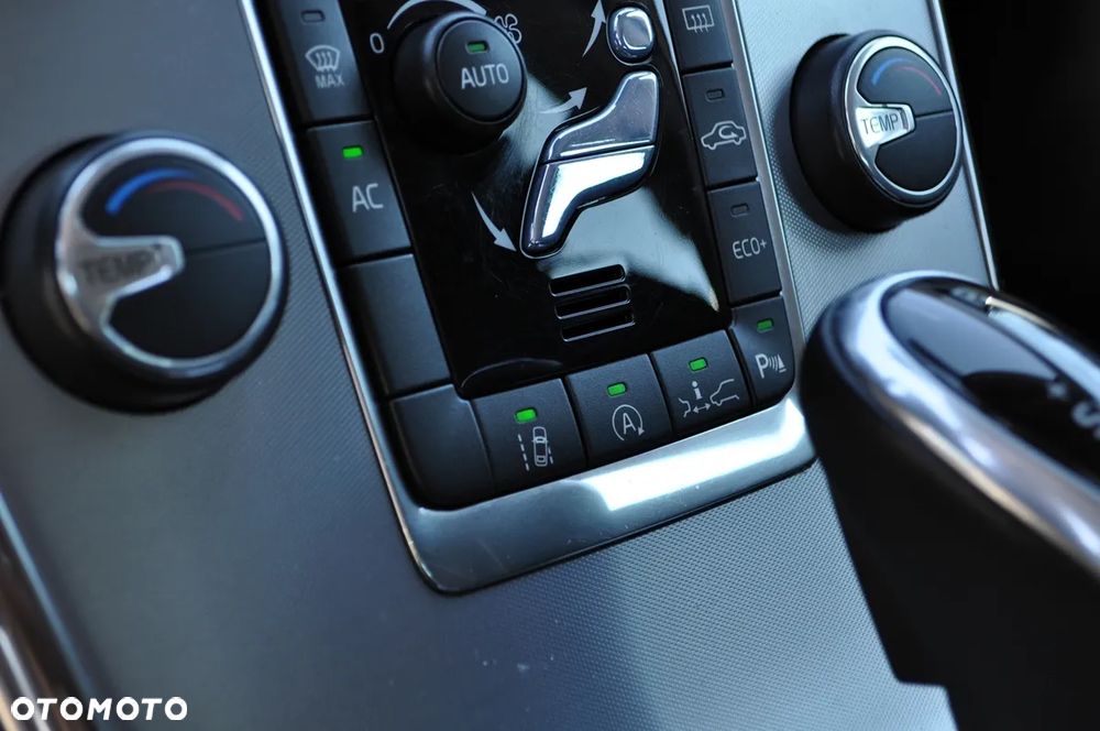 Volvo XC 60 D3 Drive-E Momentum - 31