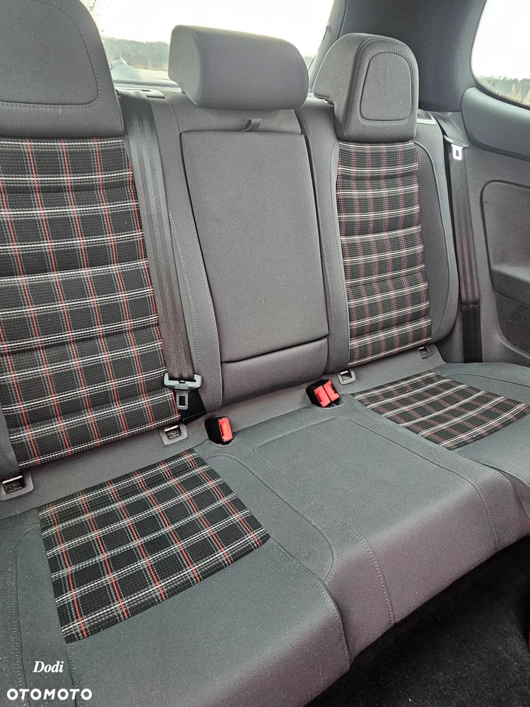 Volkswagen Golf - 21