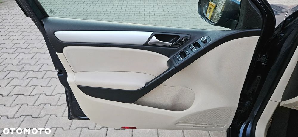 Volkswagen Golf - 22