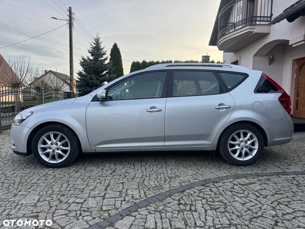 Kia Ceed 1.6 CVVT SW Dream-Team Edition - 8