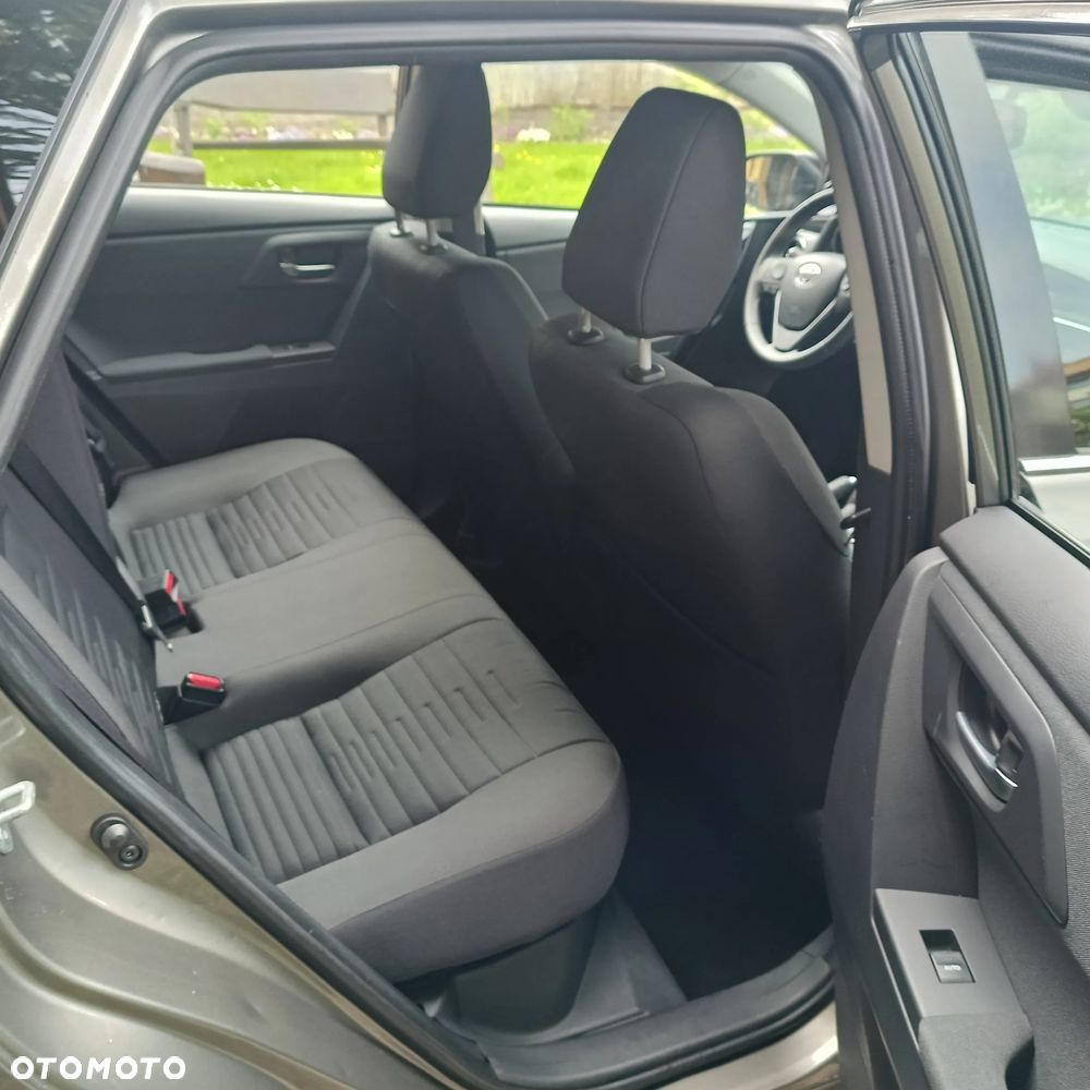 Toyota Auris 1.8 HSD Luna - 11